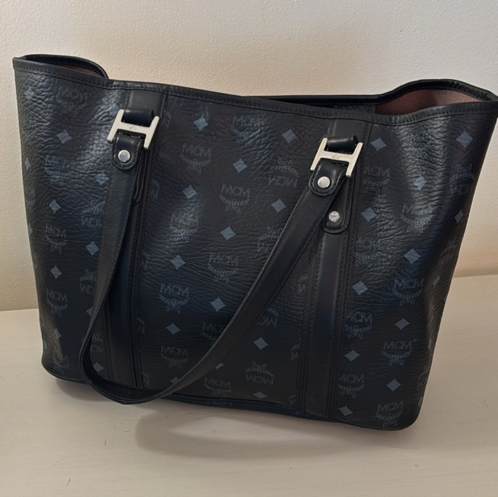 💯 Auth MCM Black Leather Tote Bag  (Medium) - Picture 2 of 16